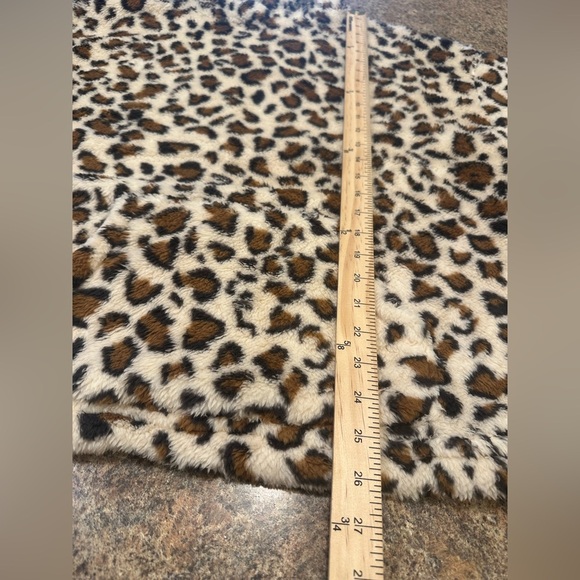 HYFVE Leopard Sherpa Pullover Size Large Hoodie Cream Brown Kangaroo Pocket - Picture 11 of 13